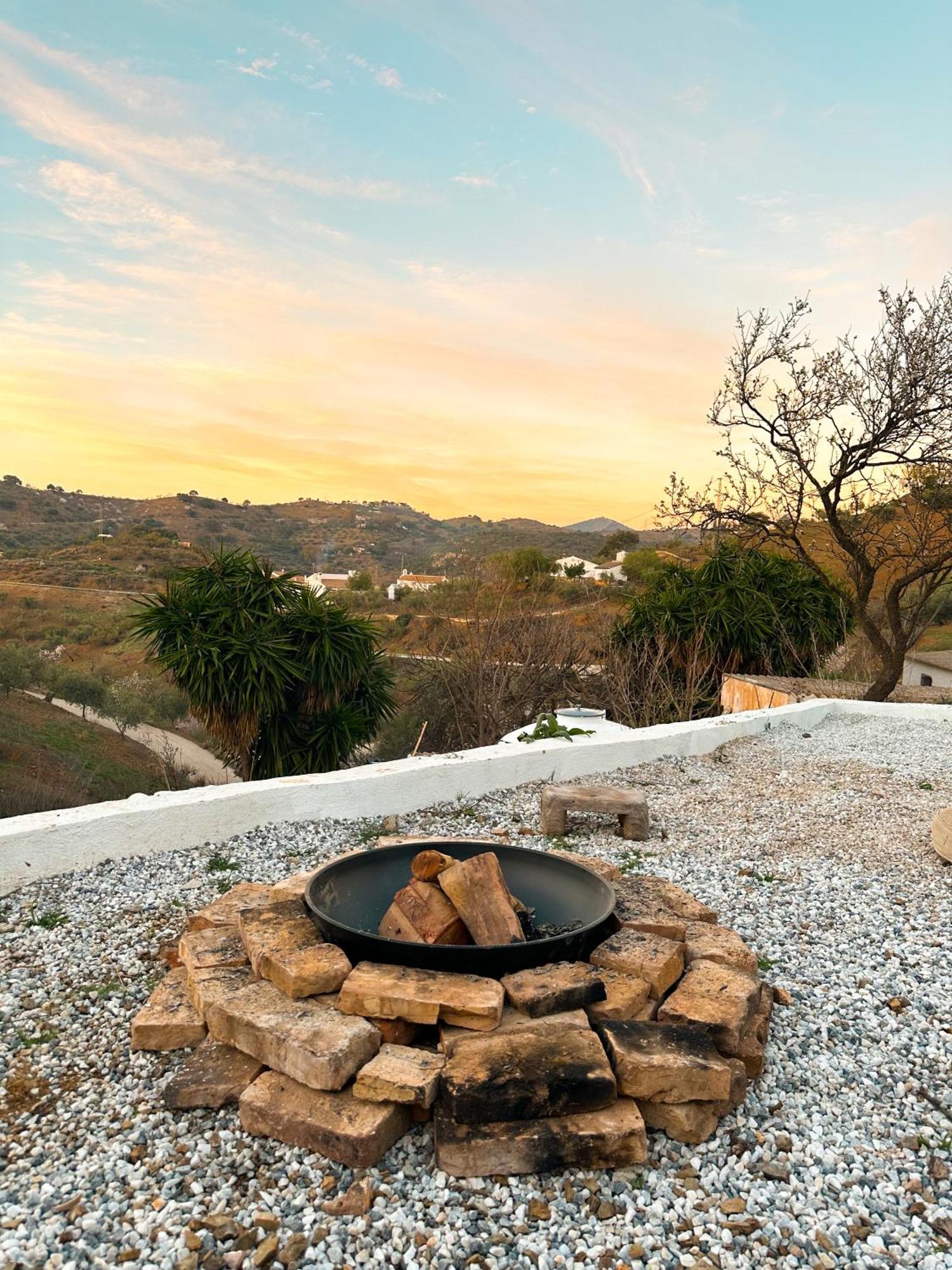 Almogía Romantic Accommodation - Hottub & Sauna מראה חיצוני תמונה